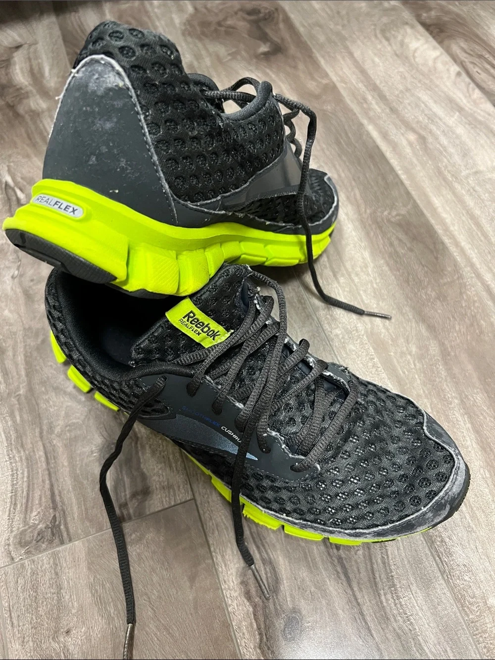 🔥🔥Reebok Men’s Black & Neon Yellow Running Shoes